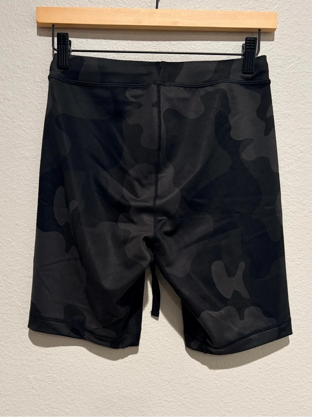 Alo Men's Alo Warrior Compression Black Shorts Camo SZ M